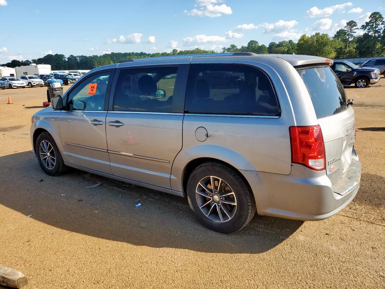 2017 Dodge Grand Caravan Sxt - Фото 2