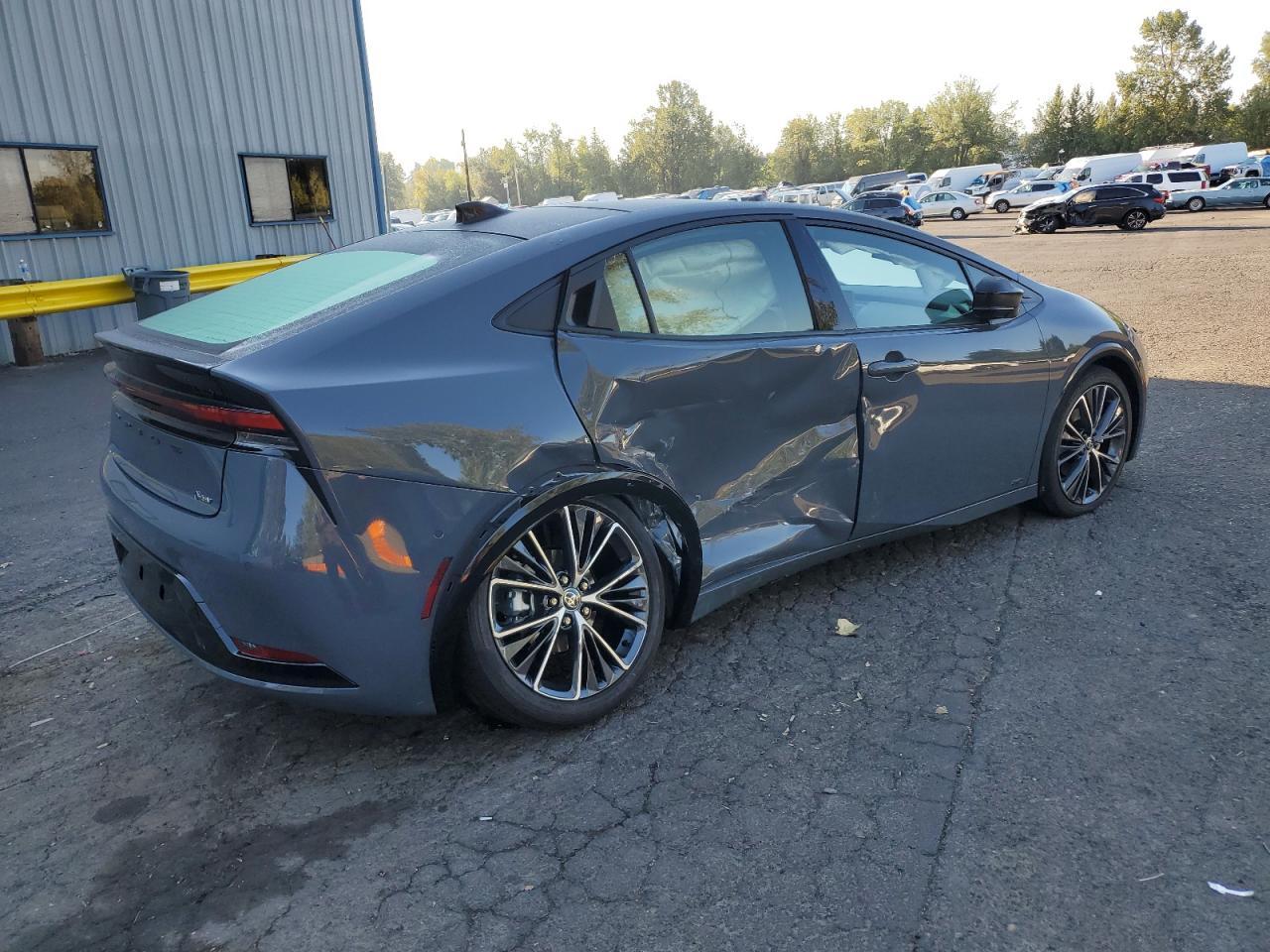 2025 Toyota Prius Le - Фото 3