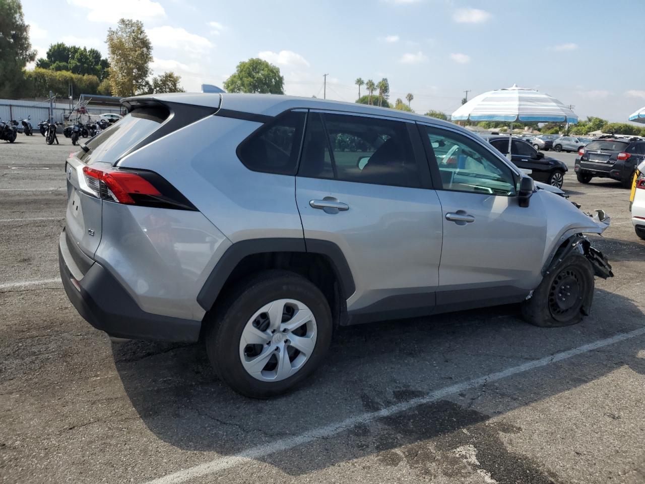 2024 Toyota Rav4 Le - Image 3