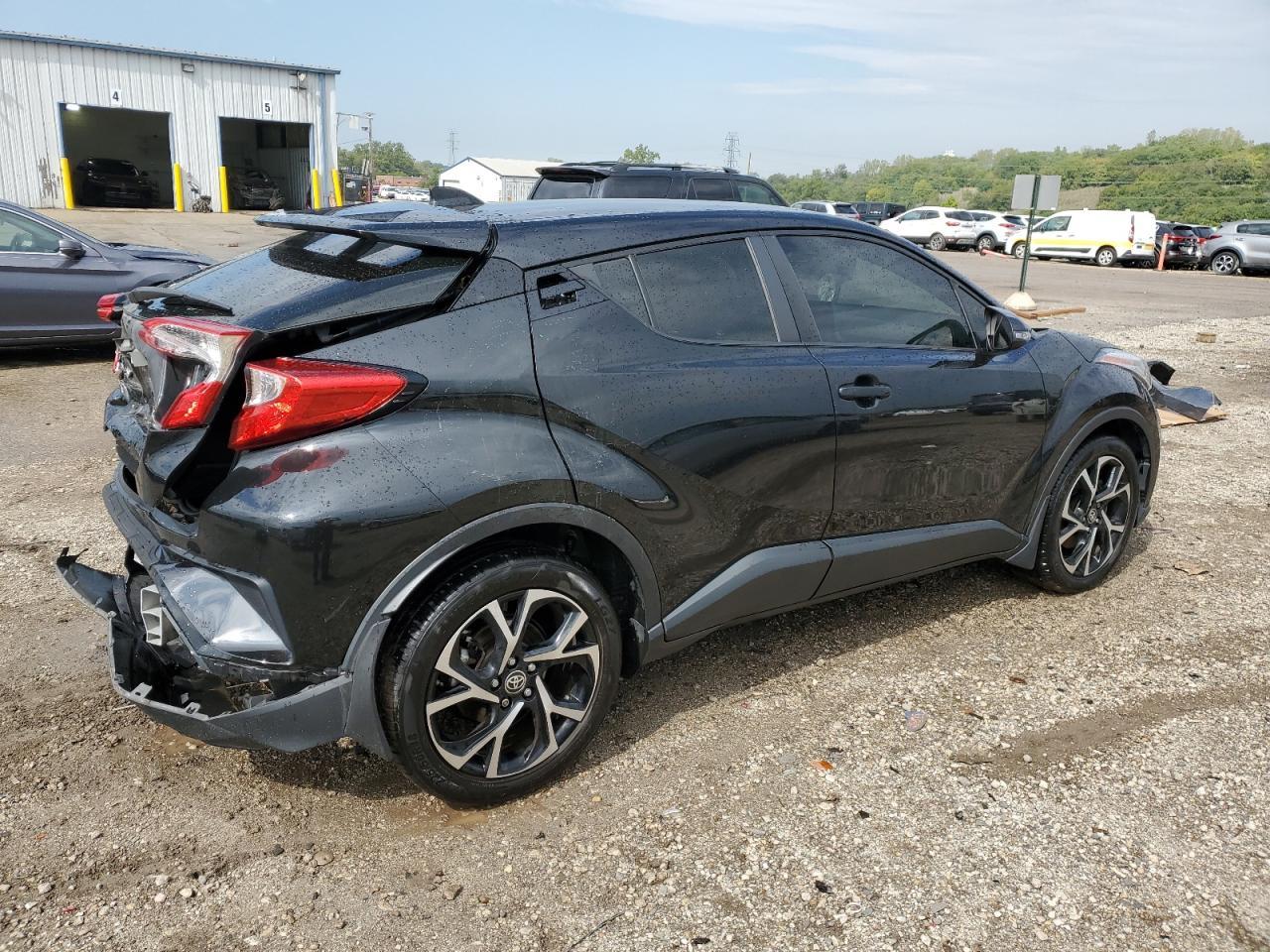 2021 Toyota C-Hr Xle - Image 3