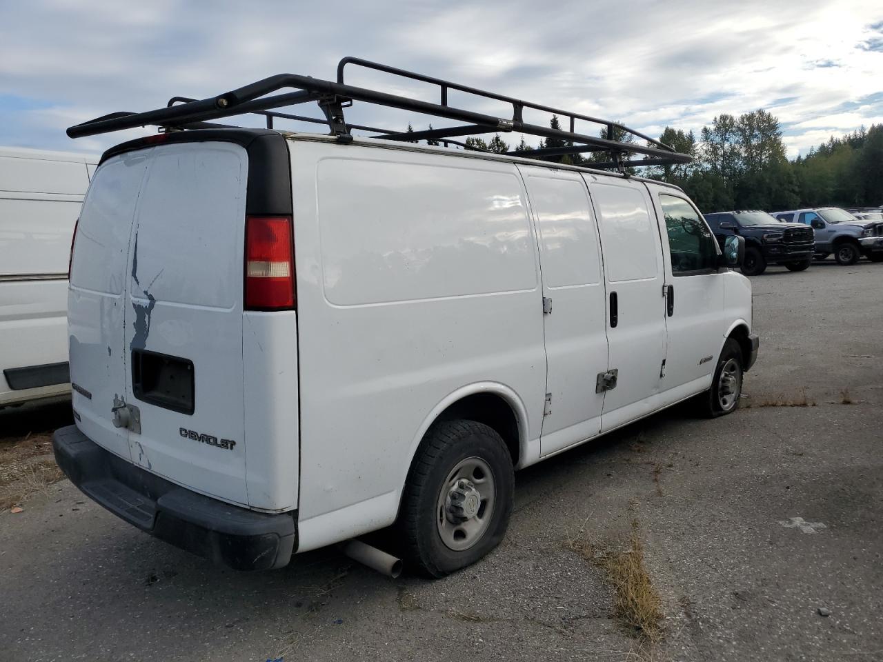 2005 Chevrolet Express G2500 - Image 3