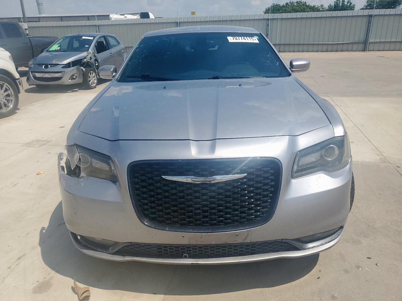 2016 Chrysler 300 S - Image 5
