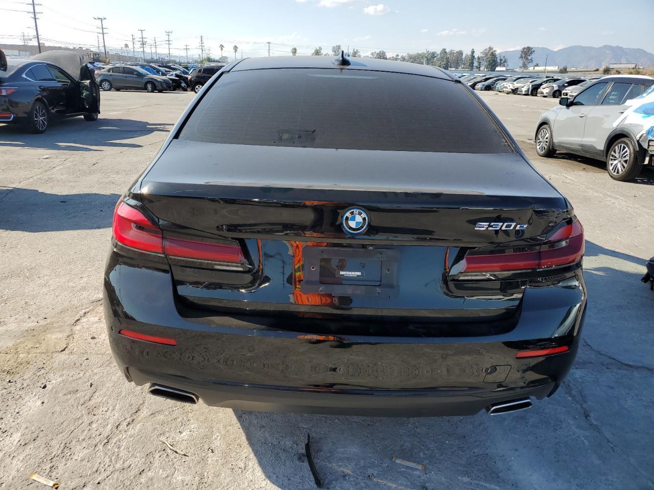 2022 BMW 530E - Фото 6