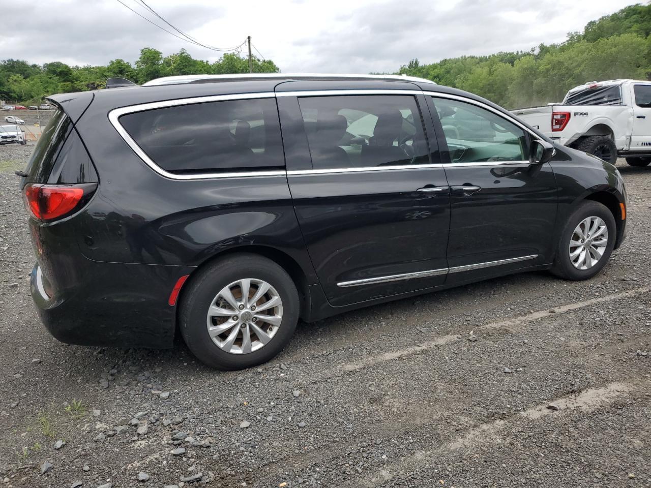 2018 Chrysler Pacifica Touring L - Image 3