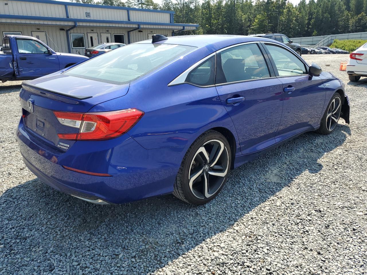 2022 Honda Accord Hybrid Sport - Image 3