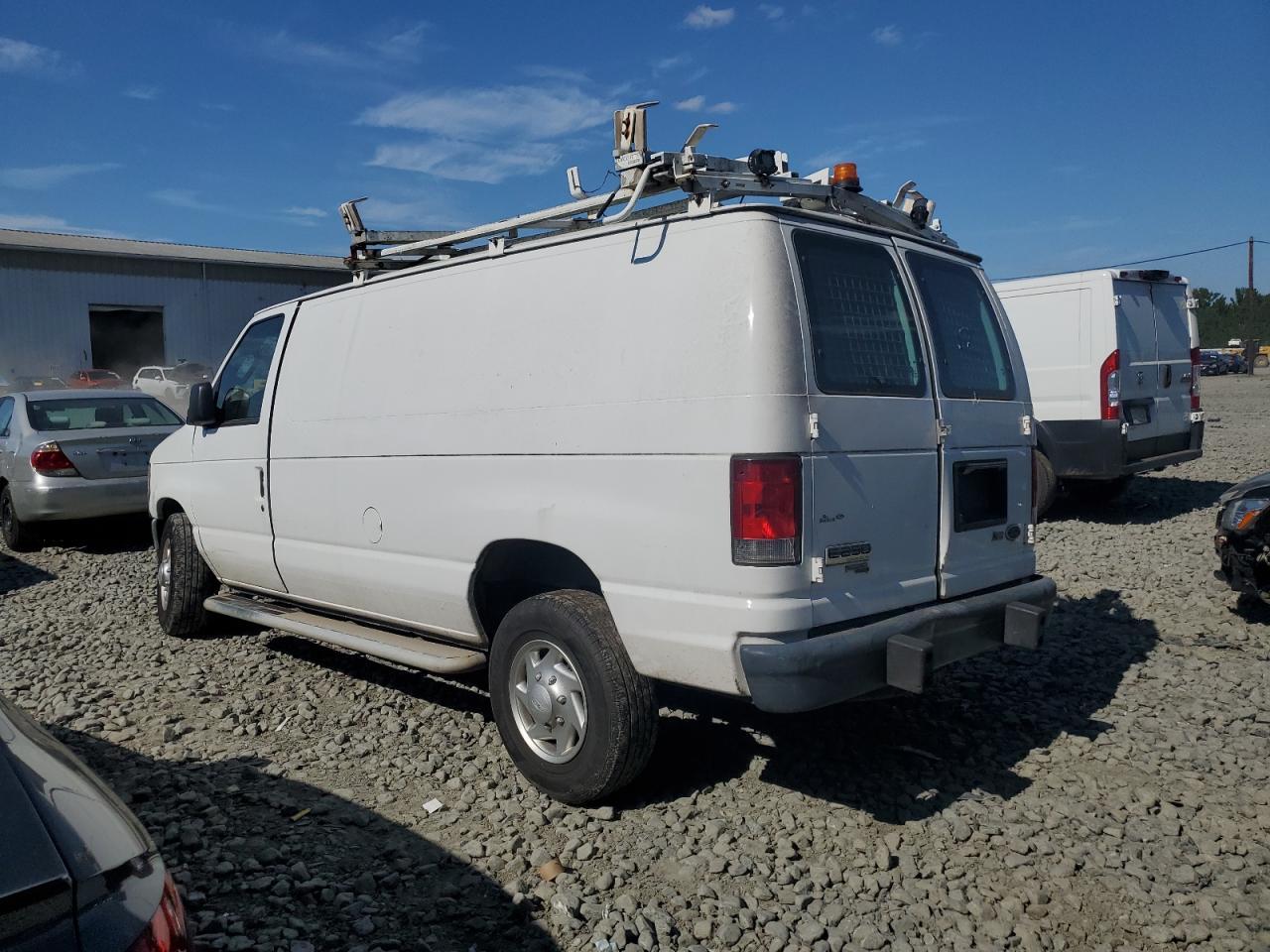 2013 Ford Econoline E250 Van - Фото 2