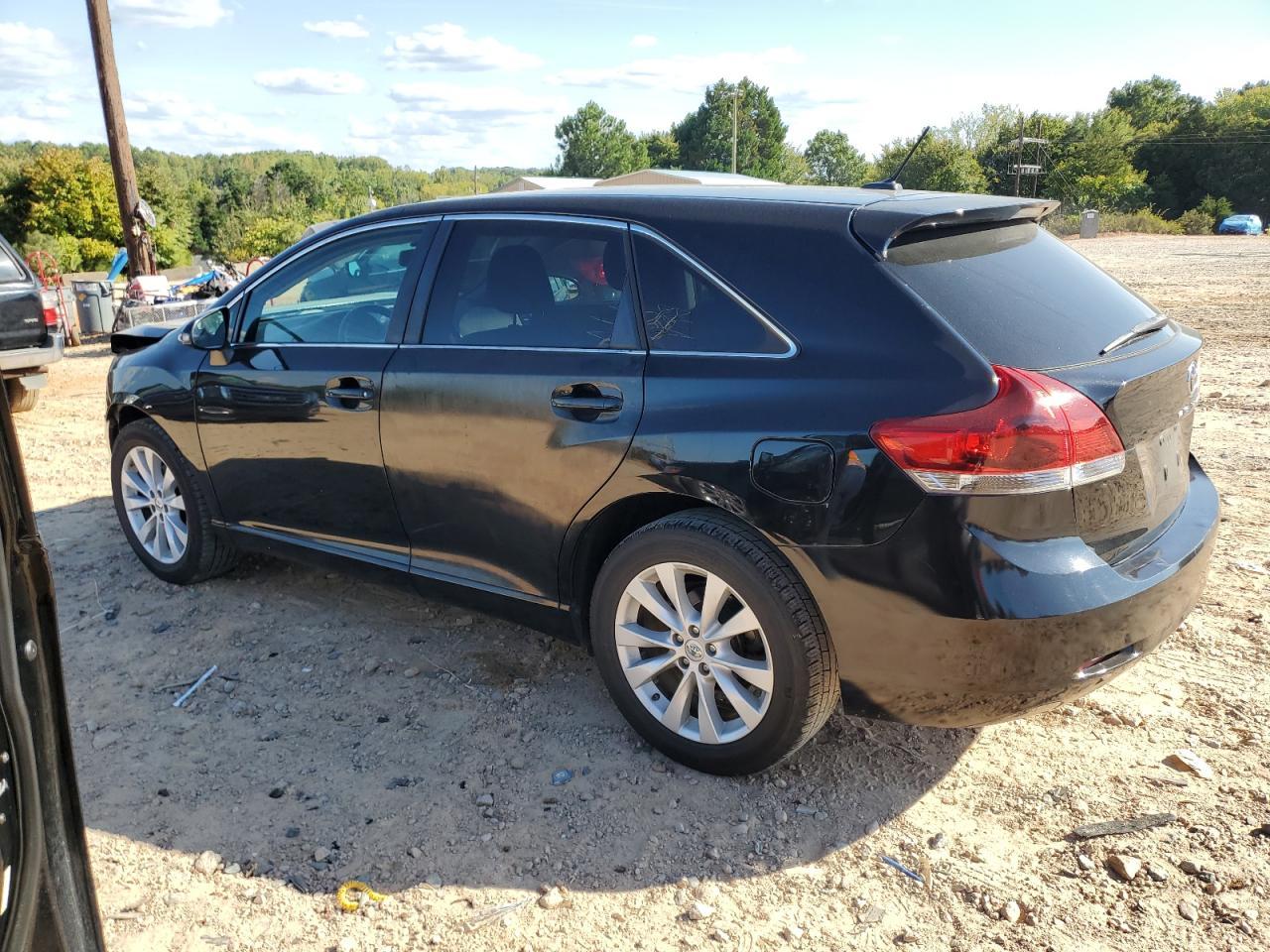 2015 Toyota Venza Le - Image 2