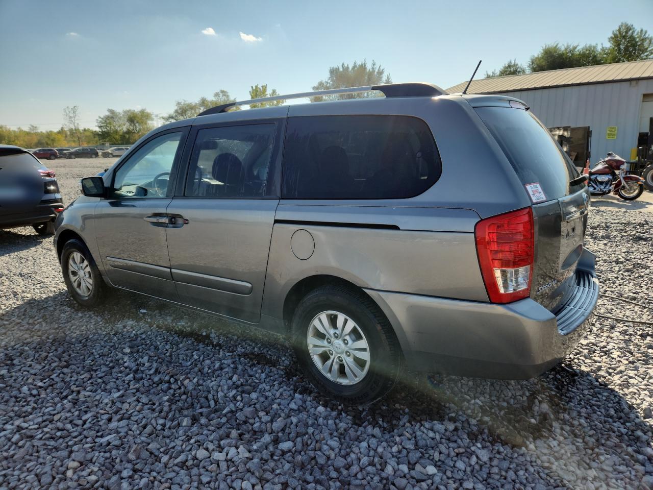 2011 Kia Sedona Lx - Фото 2