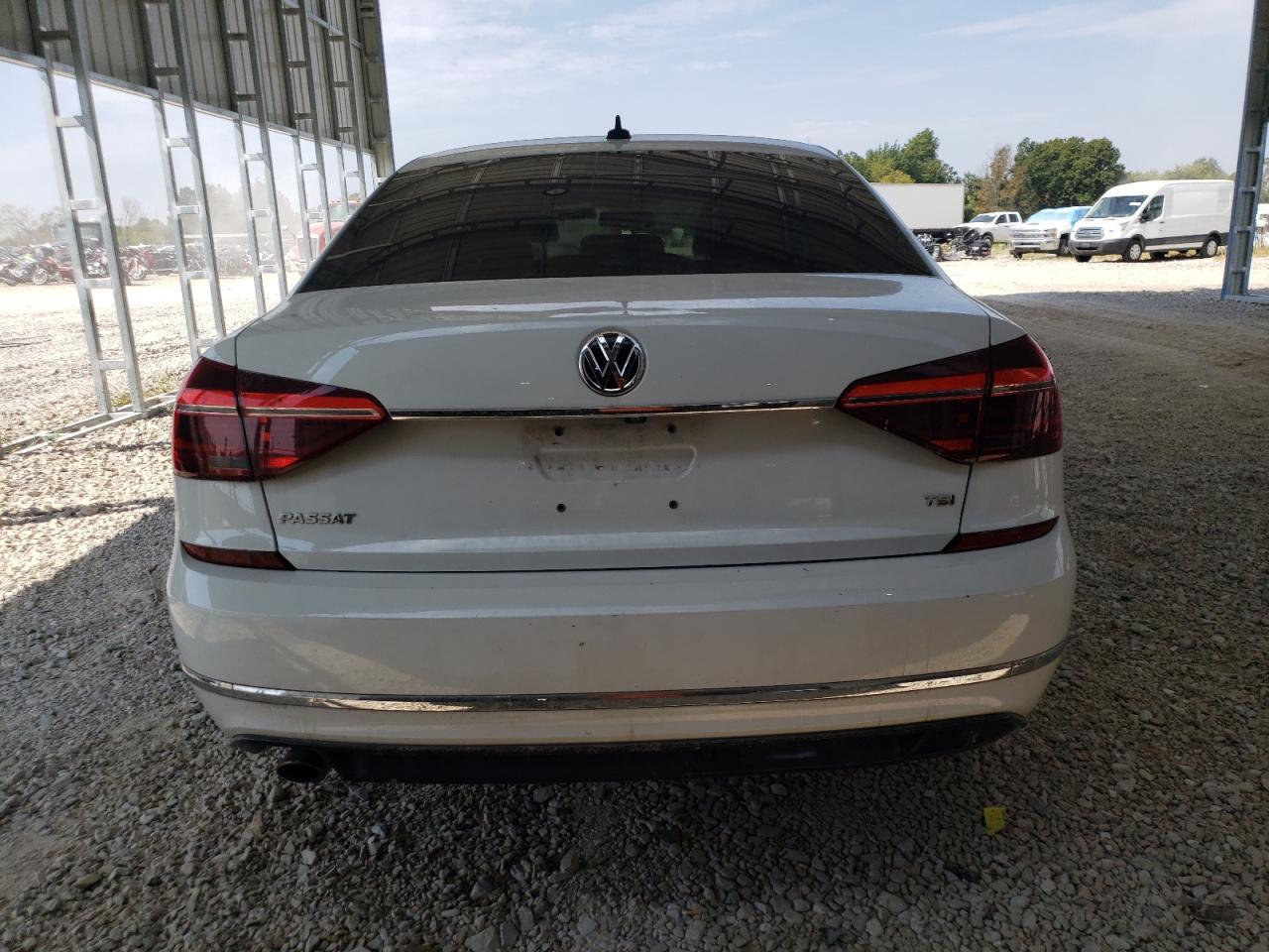 2017 Volkswagen Passat R-Line - Image 6