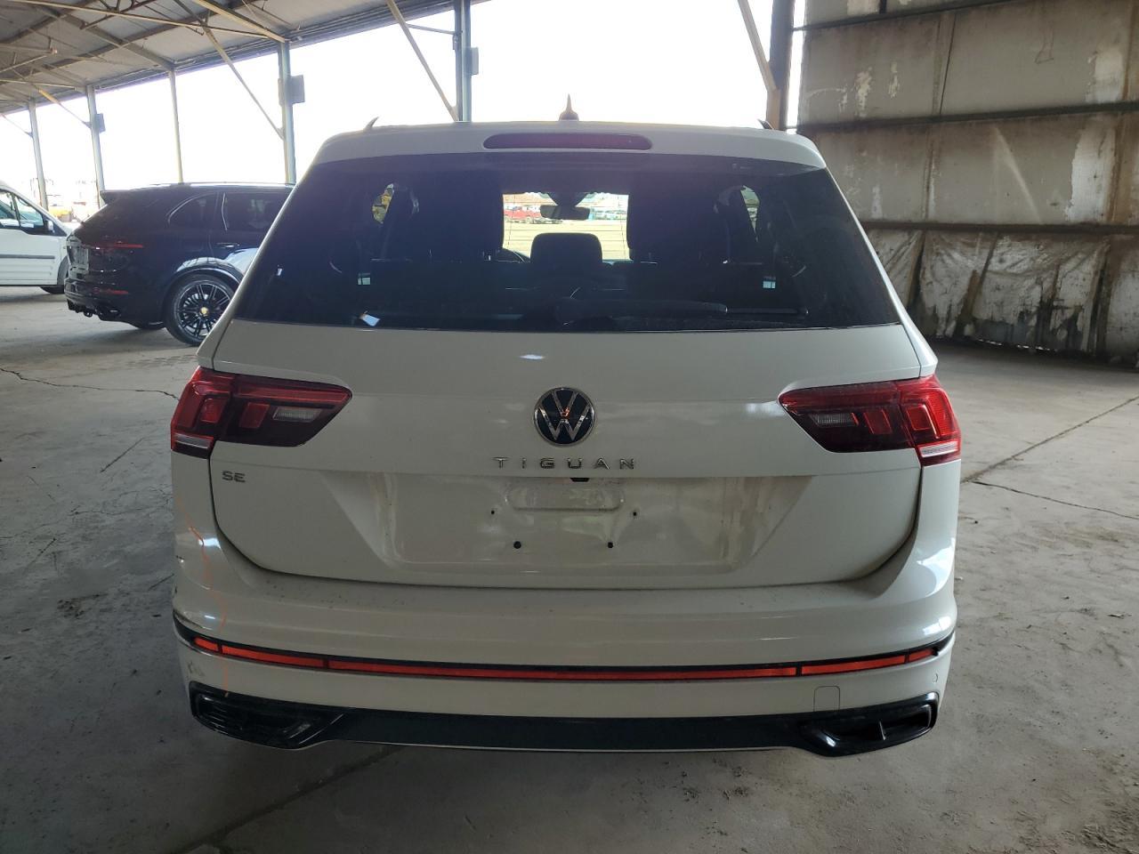 2022 Volkswagen Tiguan Se R-Line Black - Image 6