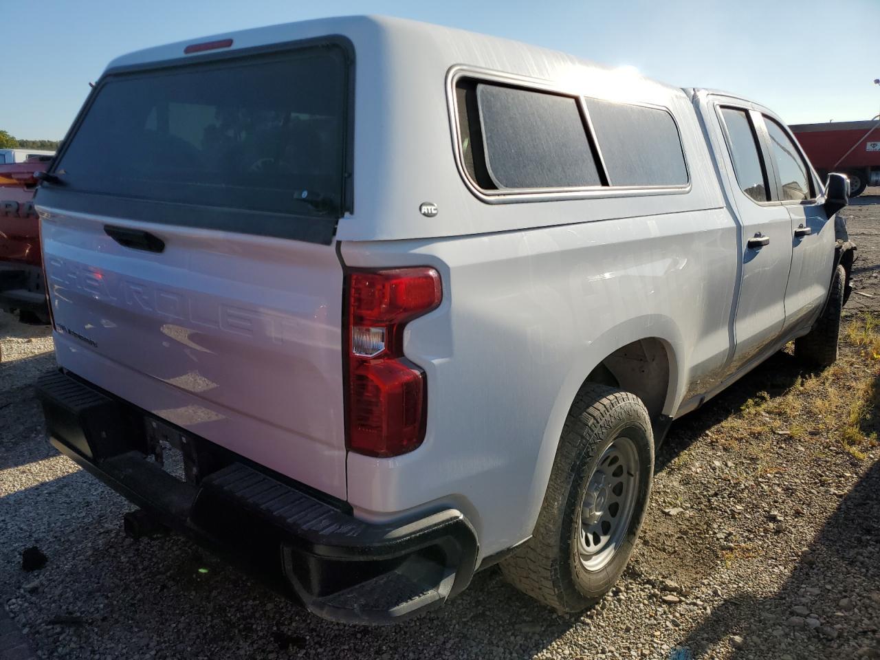 2022 Chevrolet Silverado K1500 - Фото 3