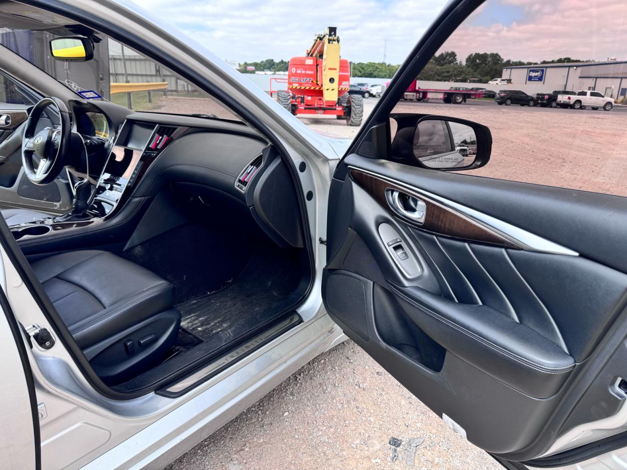 2018 Infiniti Q50 Luxe - Image 5