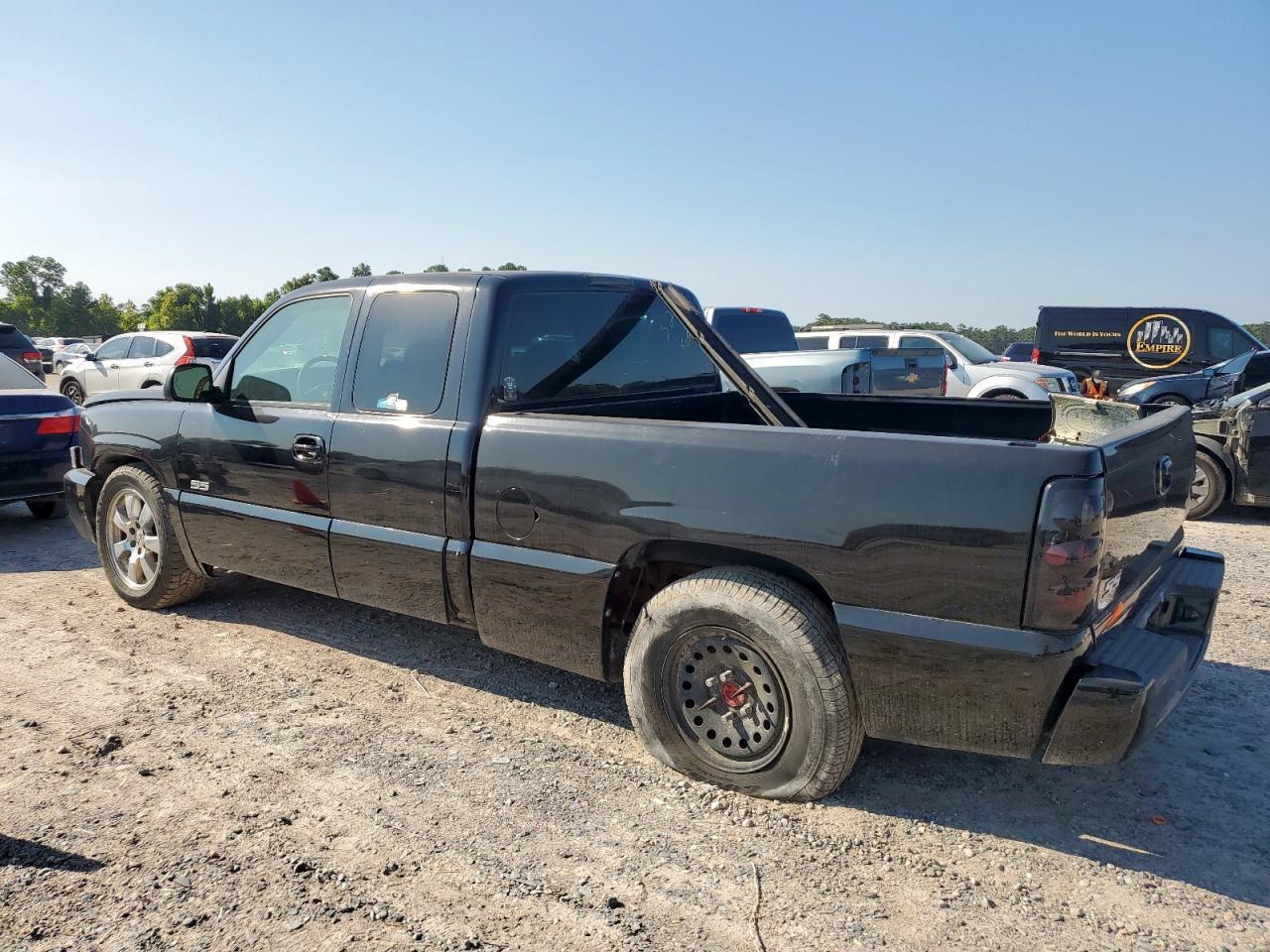 2005 Chevrolet Silverado Ss - Image 2