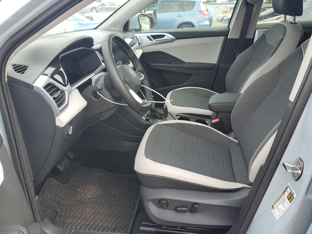 2025 Volkswagen Taos Se - Image 7