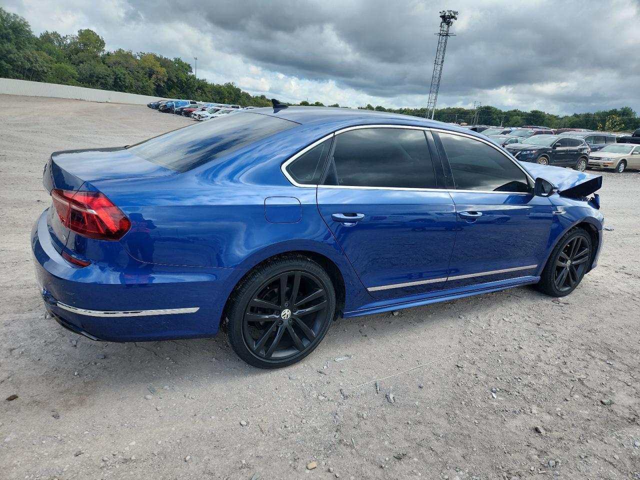 2017 Volkswagen Passat R-Line - Фото 3