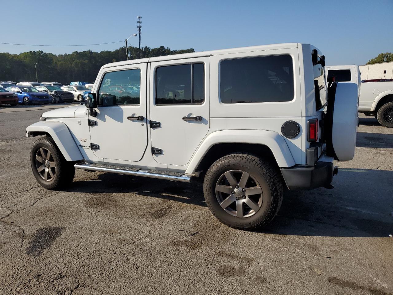 2016 Jeep Wrangler Unlimited Sahara - Image 2