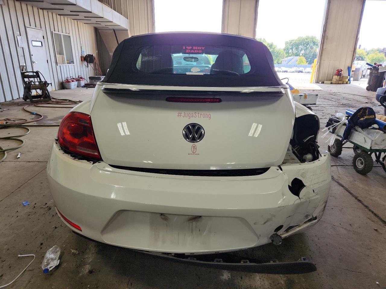 2013 Volkswagen Beetle - Фото 6