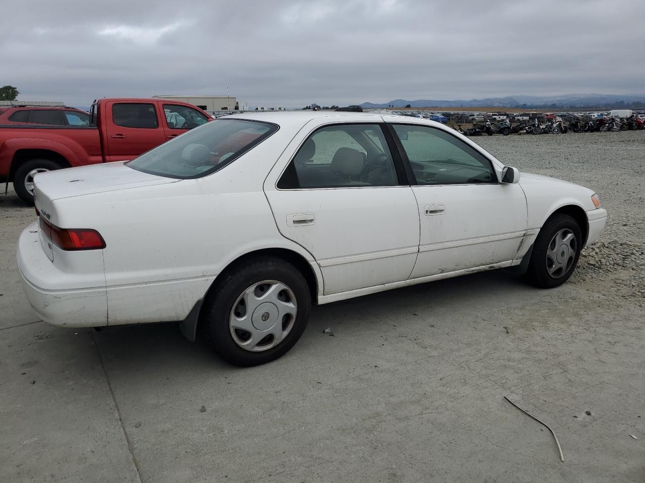 1998 Toyota Camry Le - Image 3