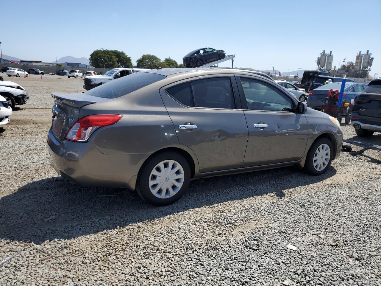 2013 Nissan Versa S - Фото 3