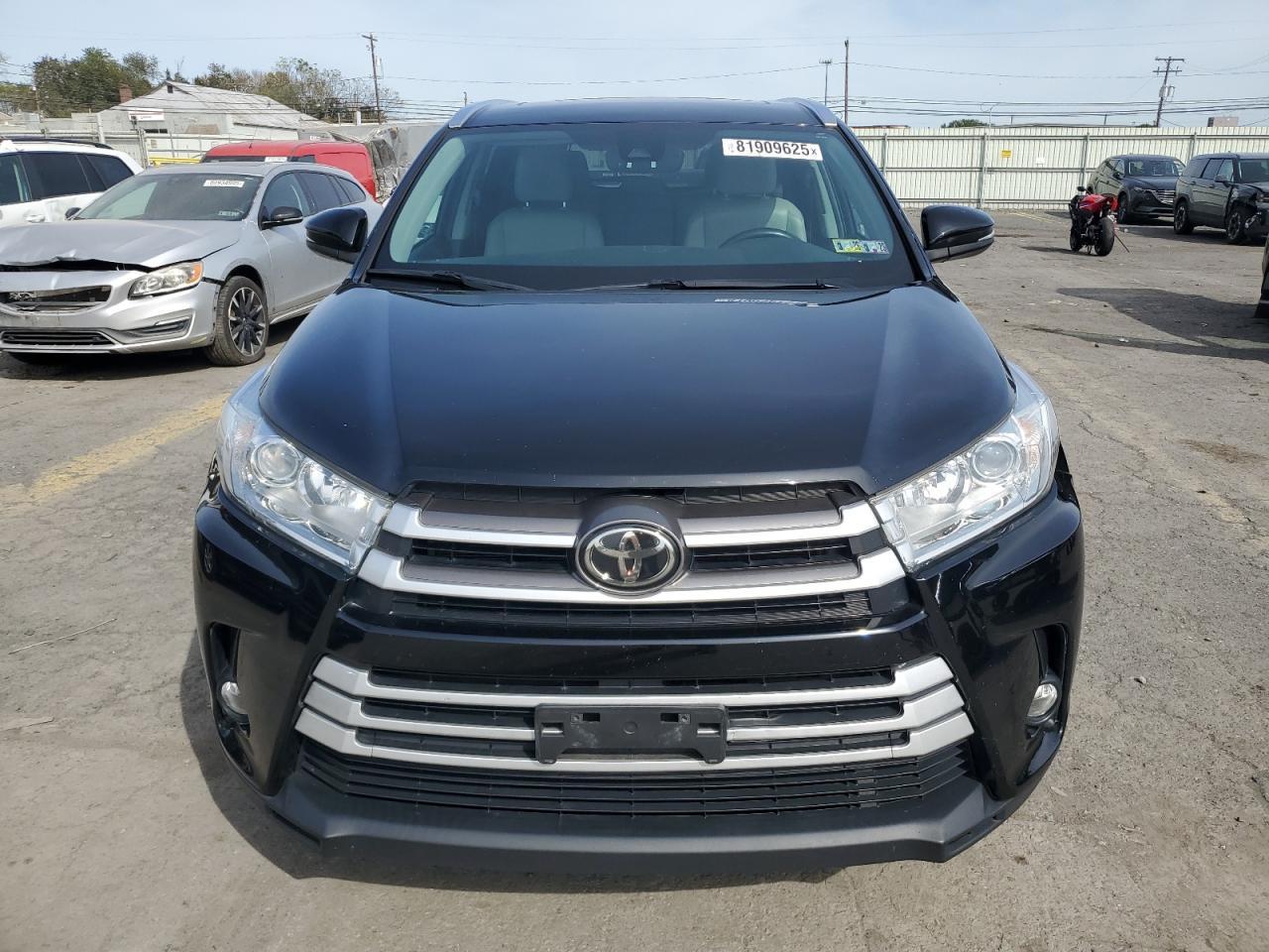 2019 Toyota Highlander Se - Фото 5