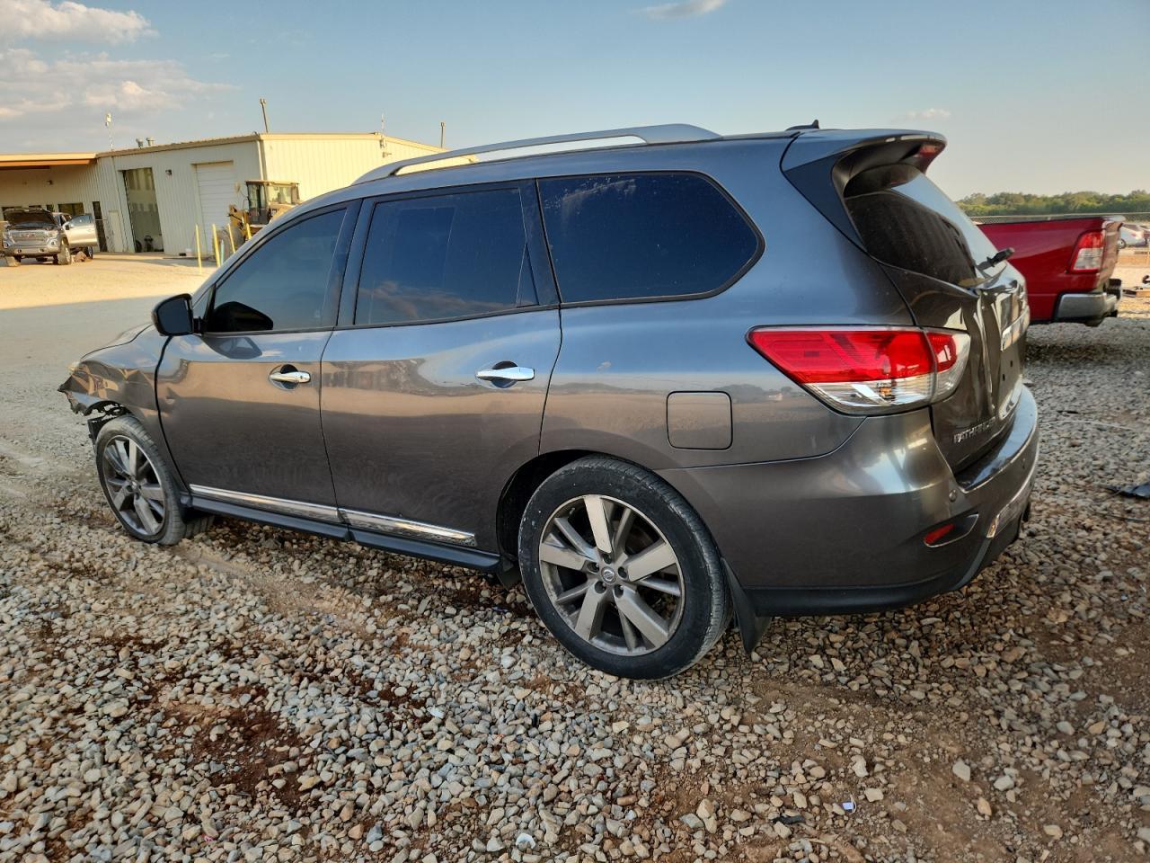 2015 Nissan Pathfinder S - Фото 2