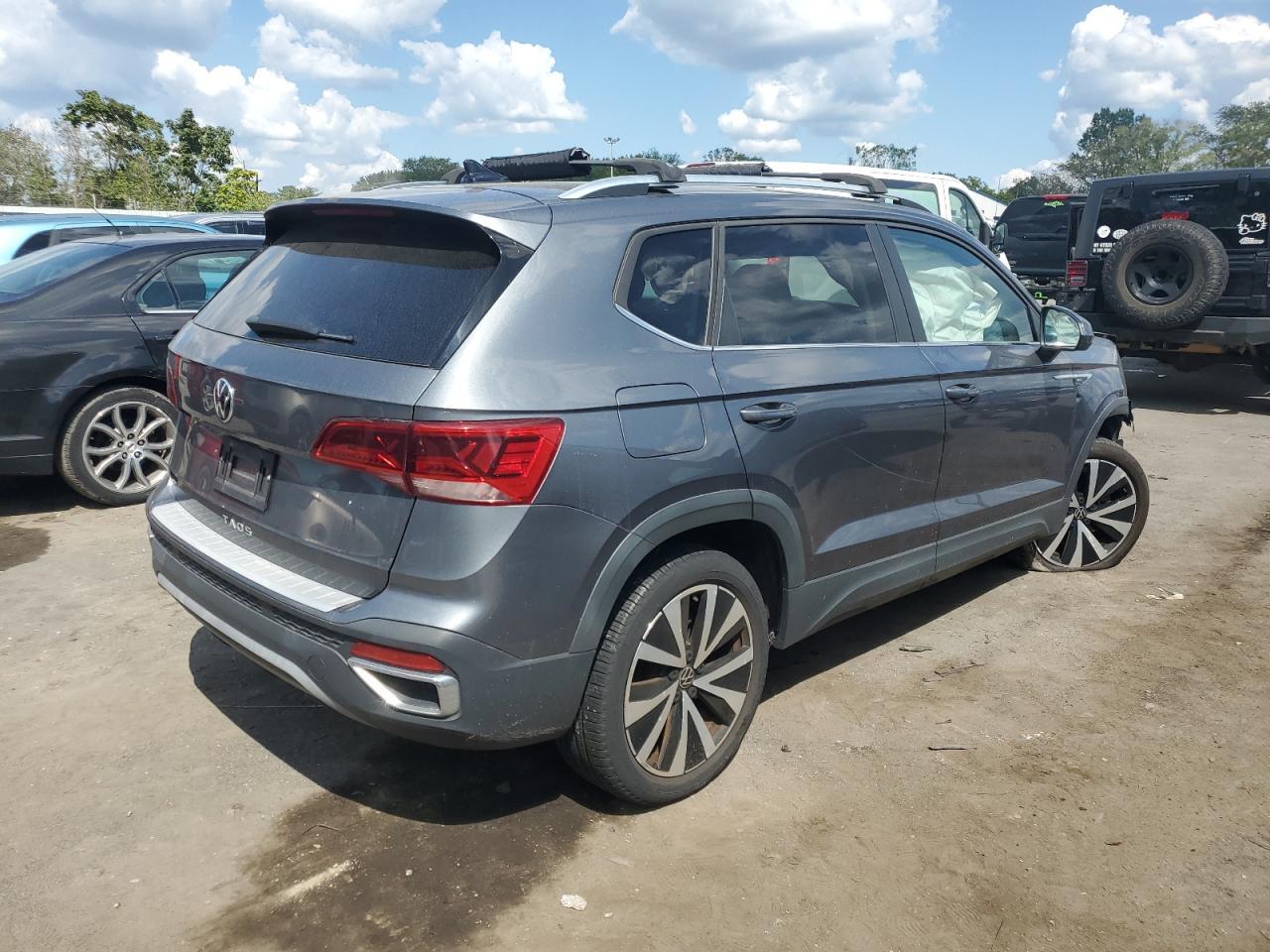 2022 Volkswagen Taos Se - Image 3