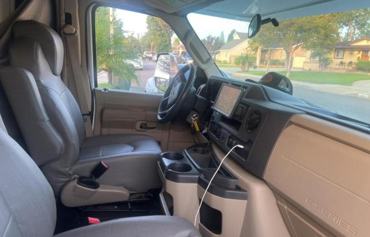 2022 Ford Econoline E450 Super Duty Cutaway Van - Image 5