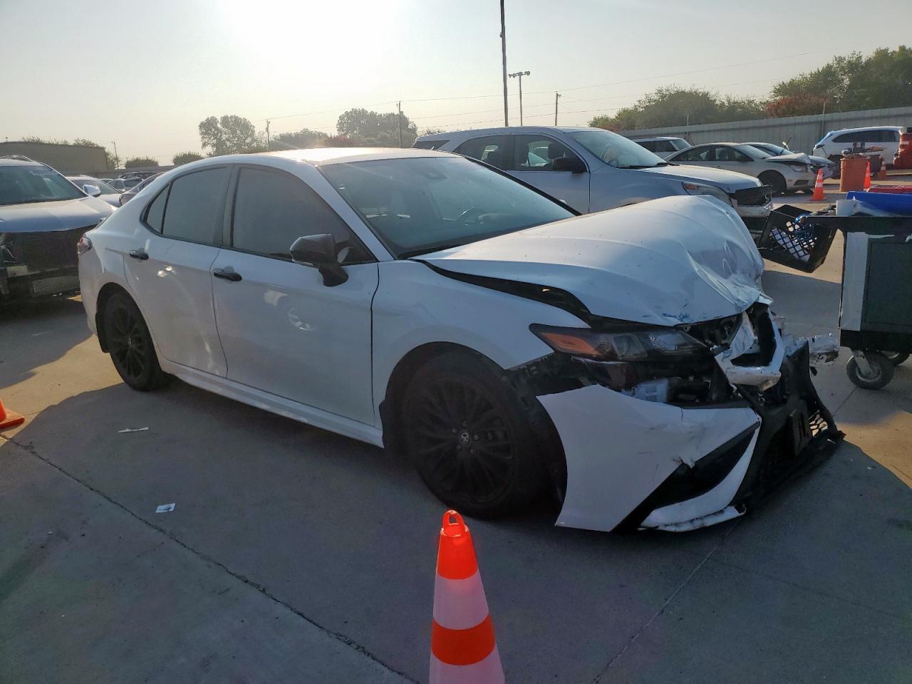 2022 Toyota Camry Se - Фото 4