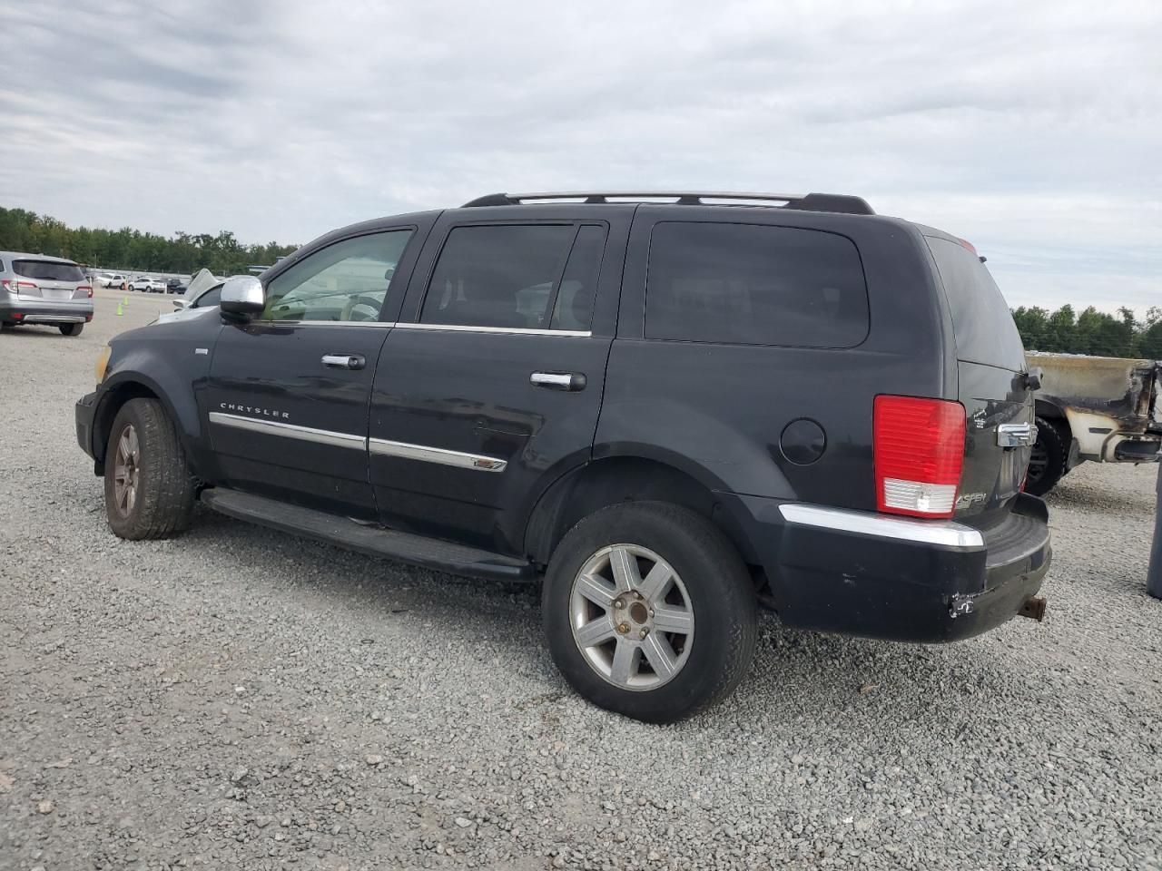 2008 Chrysler Aspen - Фото 2