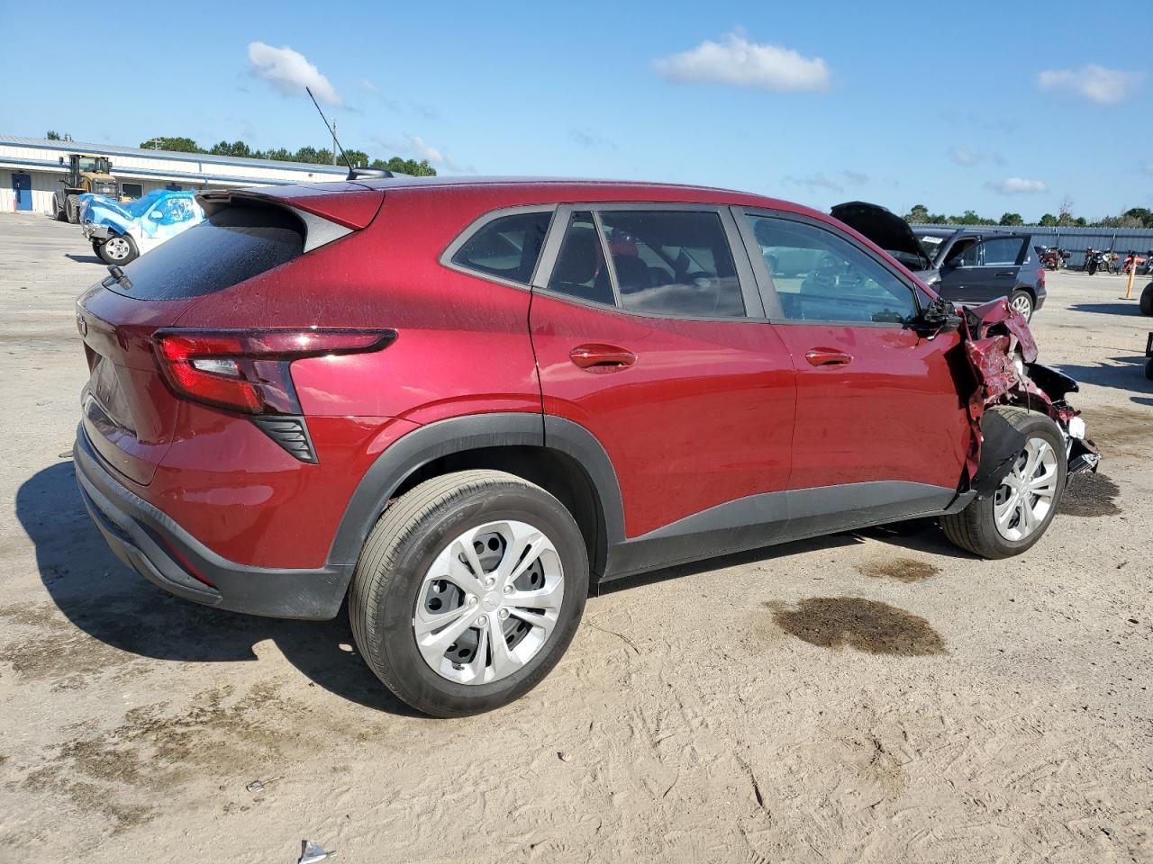 2025 Chevrolet Trax Ls - Фото 3