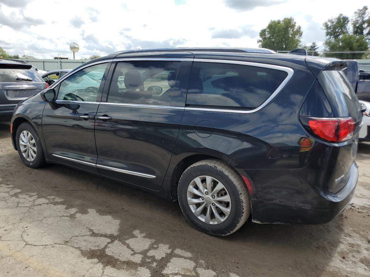 2018 Chrysler Pacifica Touring L Plus - Фото 2