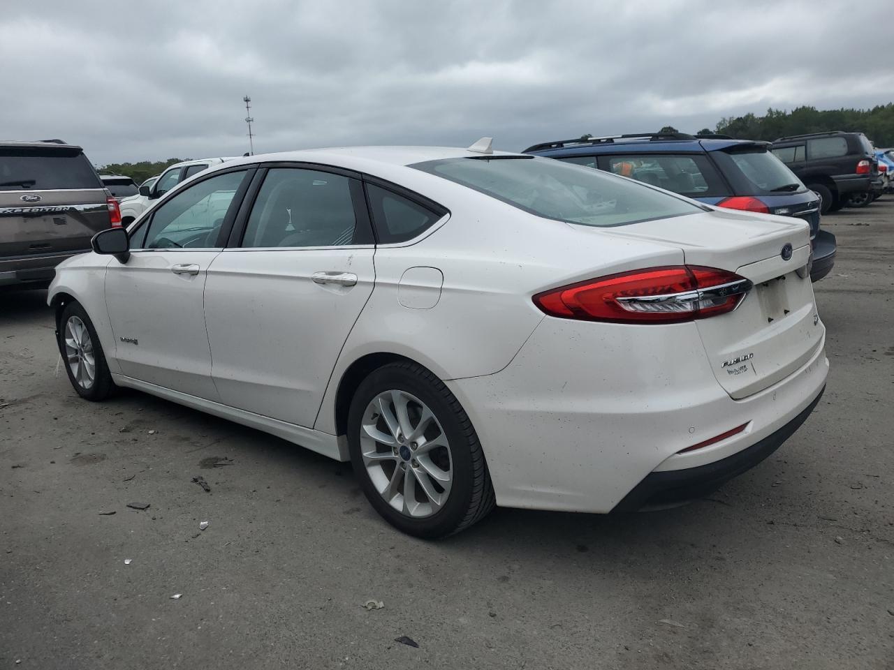 2019 Ford Fusion Se - Image 2