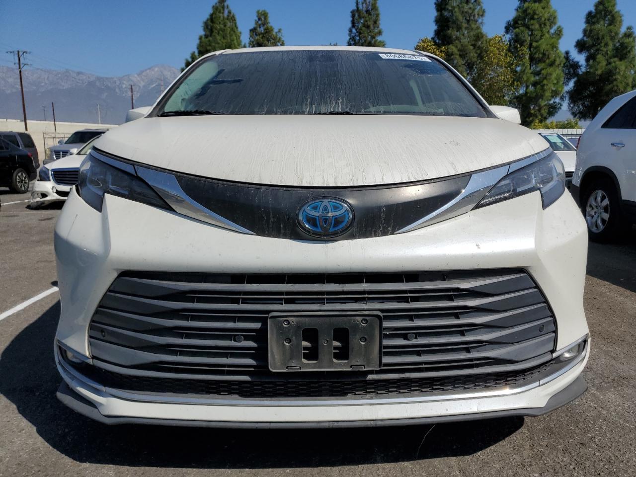 2021 Toyota Sienna Xle - Фото 5