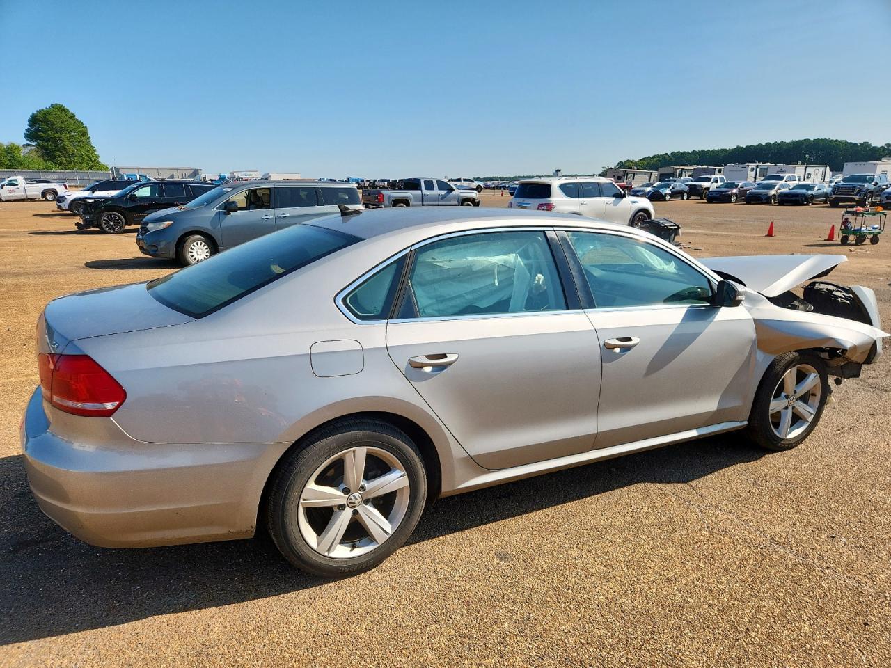 2013 Volkswagen Passat Se - Фото 3