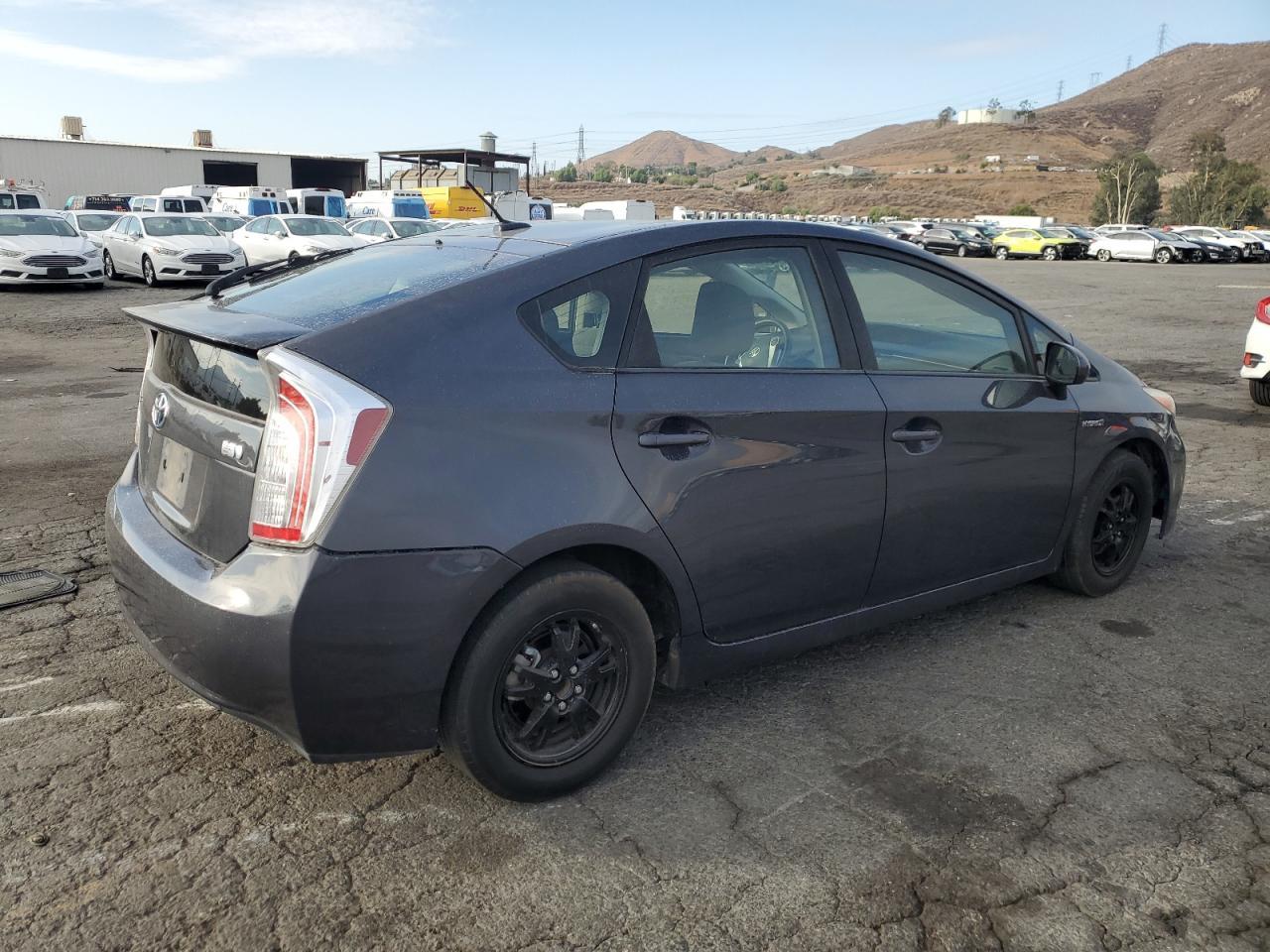 2015 Toyota Prius - Фото 3