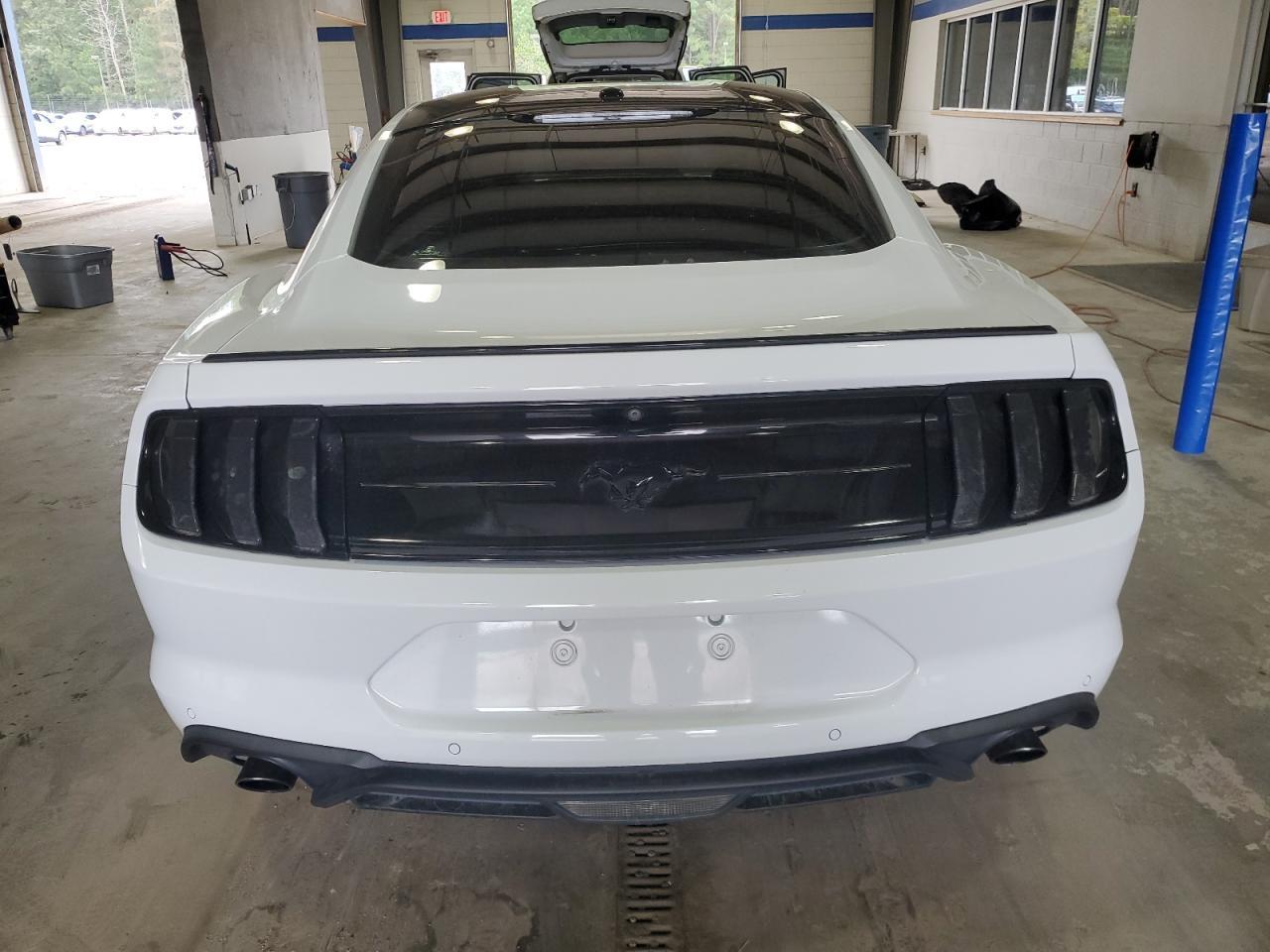 2019 Ford Mustang - Image 6