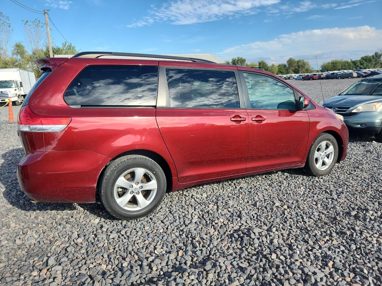 2013 Toyota Sienna Le - Фото 3