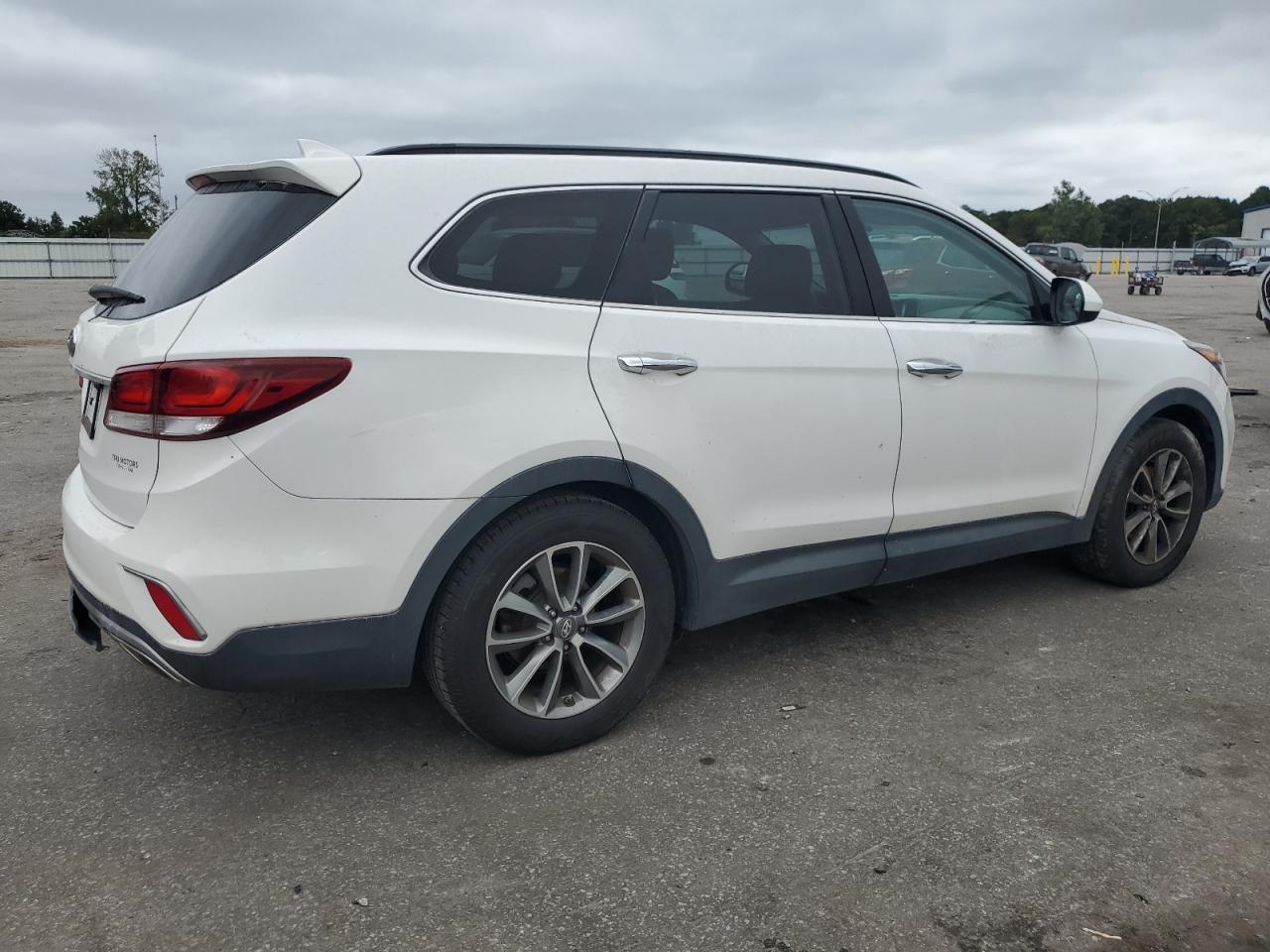 2017 Hyundai Santa Fe Se - Image 3
