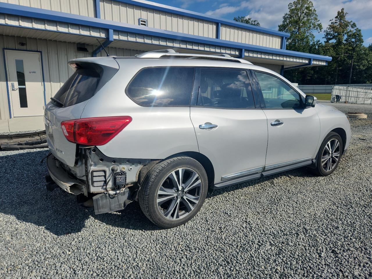 2018 Nissan Pathfinder S - Фото 3