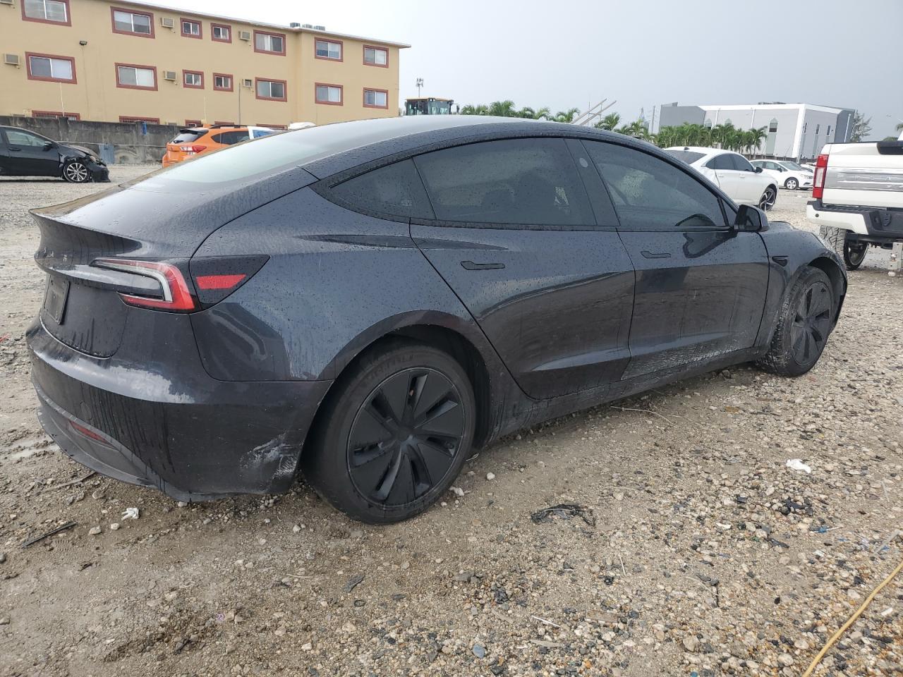 2024 Tesla Model 3 - Фото 3