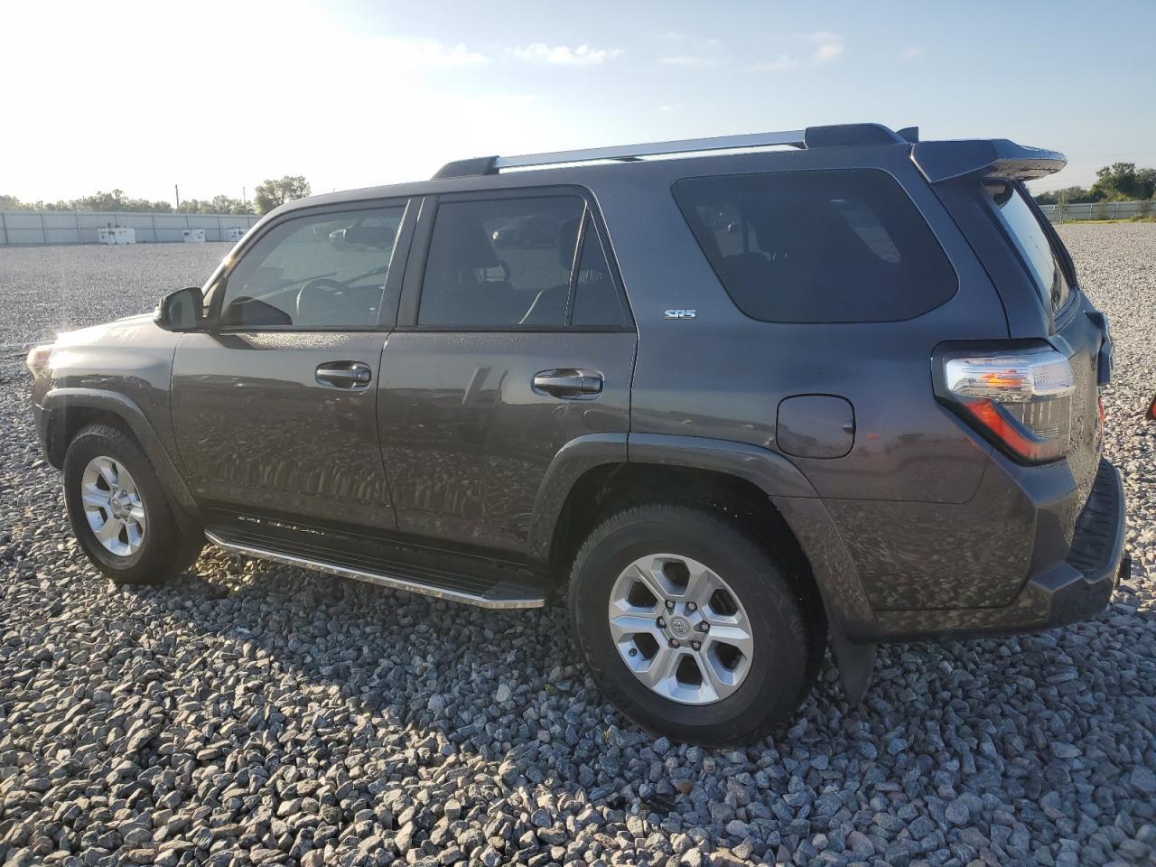 2019 Toyota 4Runner Sr5 - Фото 2