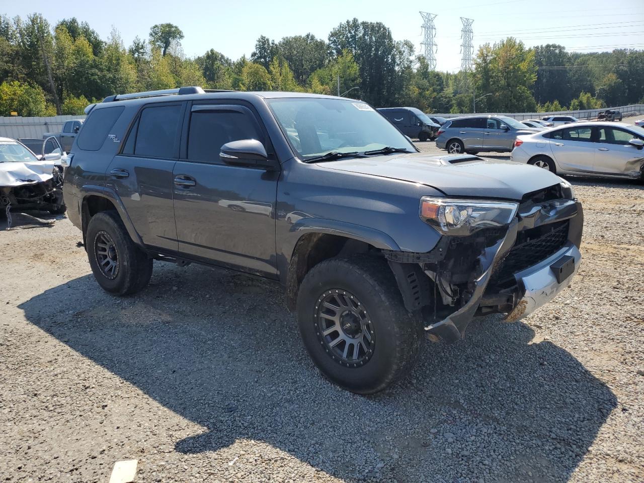 2017 Toyota 4Runner Sr5/Sr5 Premium - Image 4