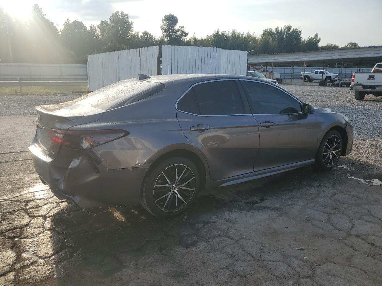 2021 Toyota Camry Se - Image 3