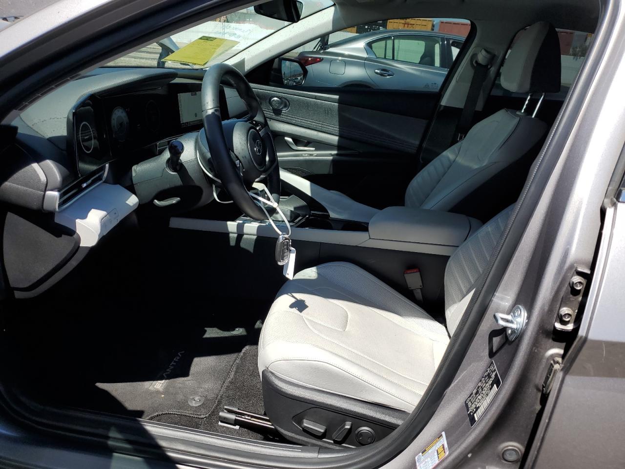 2023 Hyundai Elantra Limited - Image 7