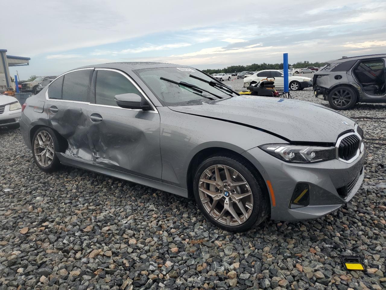 2025 BMW 330I - Фото 4