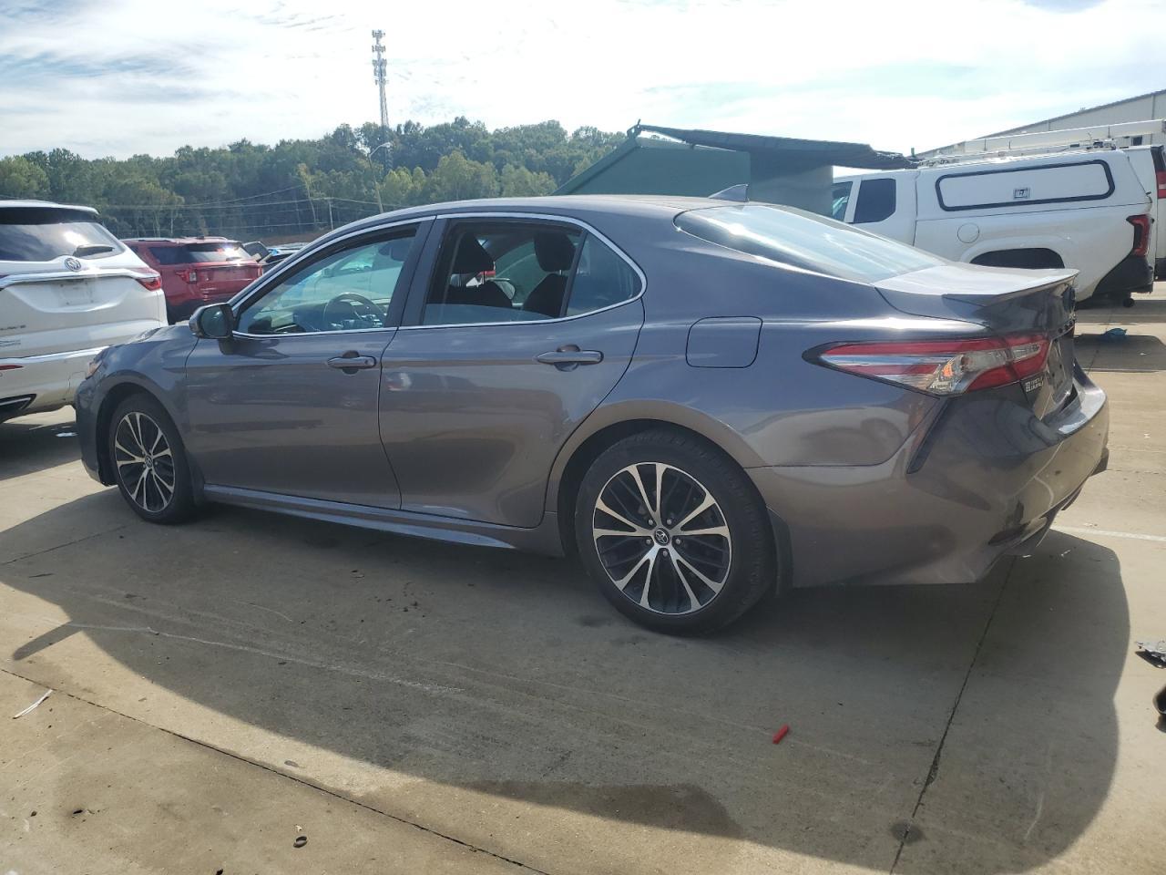 2019 Toyota Camry L - Фото 2