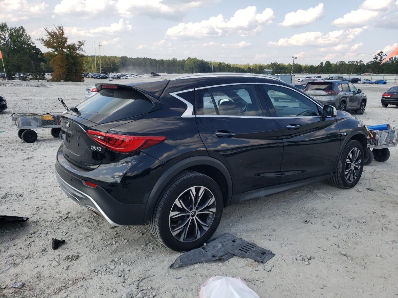 2017 Infiniti Qx30 Base - Image 3