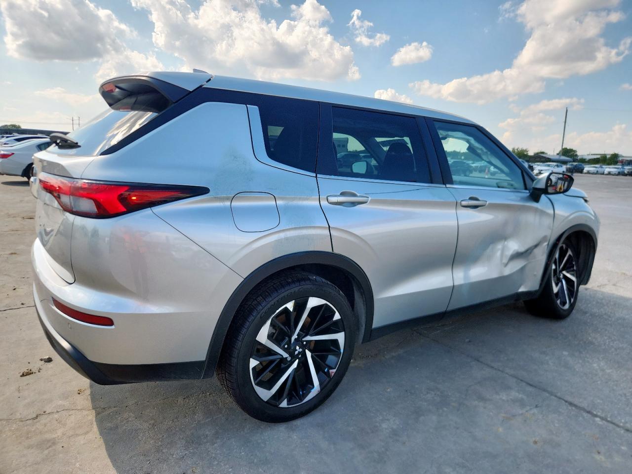 2022 Mitsubishi Outlander Es - Фото 3