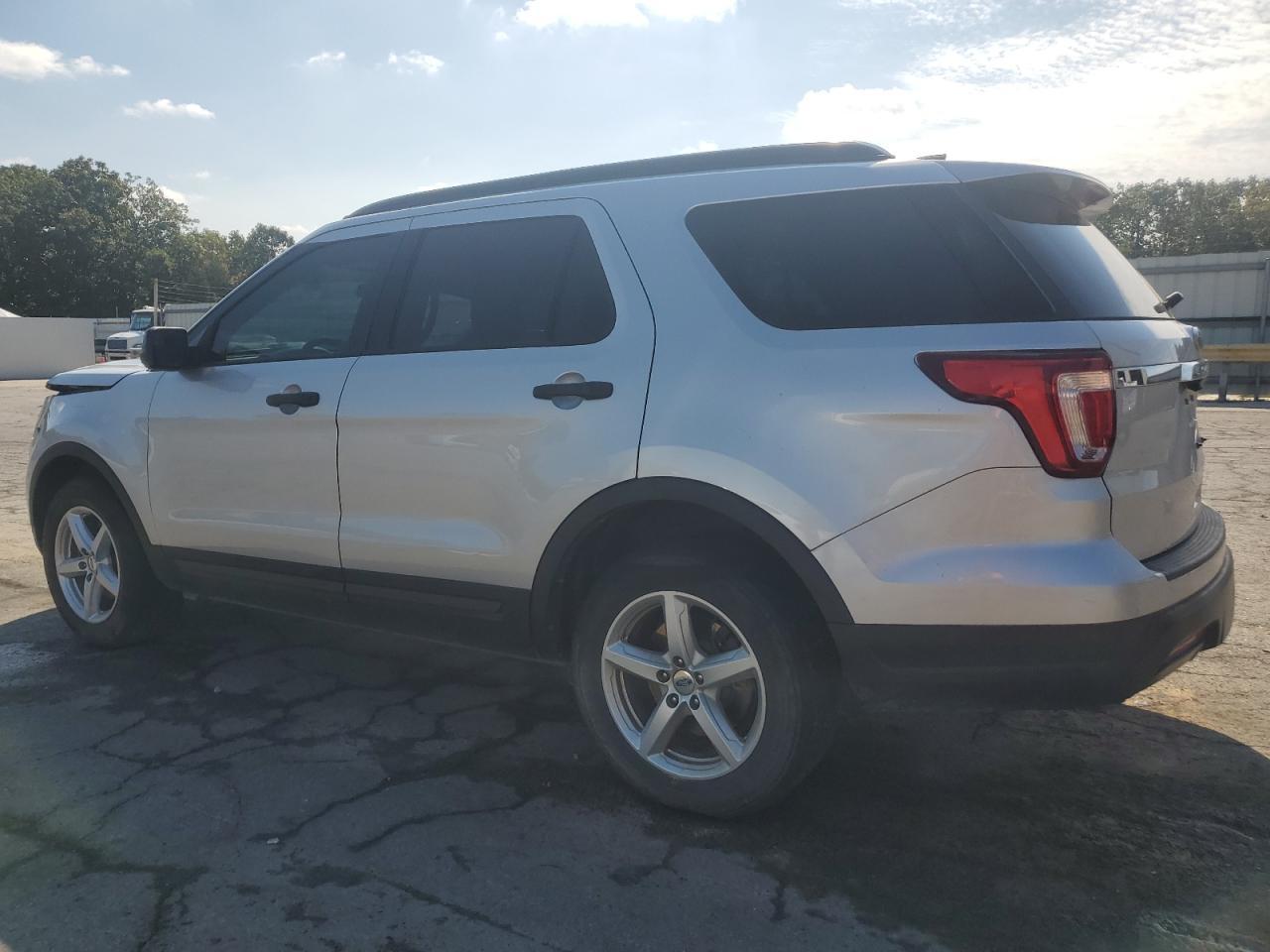 2018 Ford Explorer - Image 2