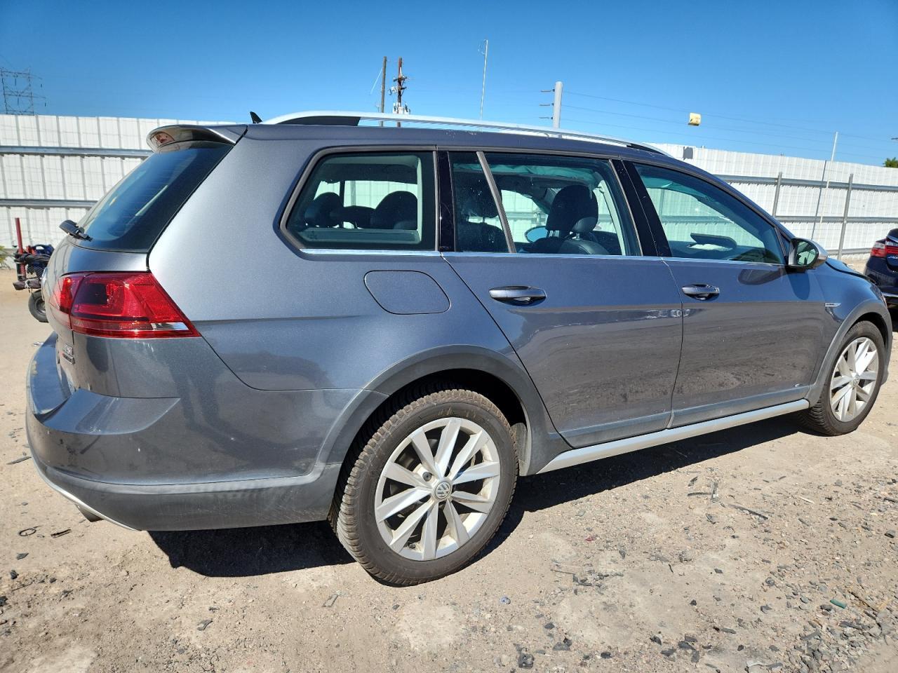 2017 Volkswagen Golf Alltrack S - Image 3